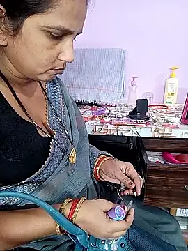 Snapshot of reemacouple007 chatting on April 13, 2026, 5:18 pm reemacouple007 online show from April 13, 2026, 5:18 pm