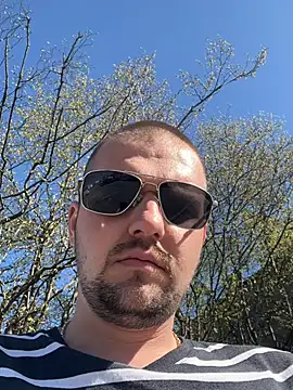 freenki41 online show from April 8, 2026, 1:33 pm