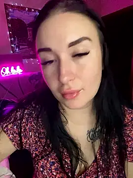 Roxana Bell online show from December 4, 2024, 8:29 pm