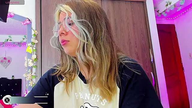 little tifanny82 online show from January 13, 2025, 3:58 pm