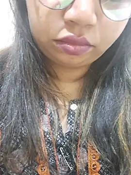 Ravina patil1 online show from February 5, 2025, 7:31 pm