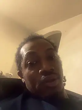 Snapshot of Anfergu1 chatting on October 28, 2025, 11:18 pm Anfergu1 online show from October 28, 2025, 11:18 pm