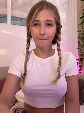 LunaRase online show from December 15, 2024, 11:34 am