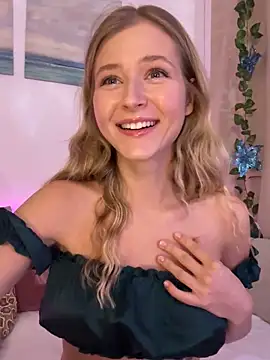 LunaRase online show from February 15, 2025, 2:22 pm