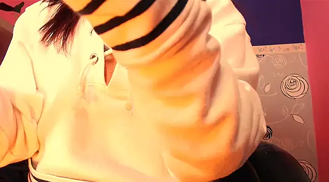 SaraSofia44 online show from March 15, 2025, 9:41 am