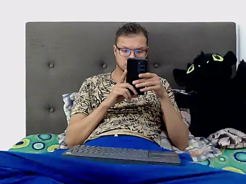 Snapshot of andy_loverxx chatting on February 22, 2026, 12:01 am andy loverxx online show from February 22, 2026, 12:01 am