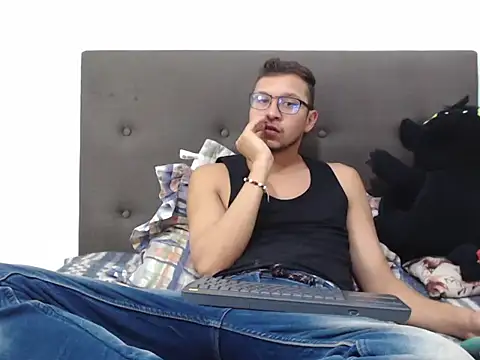 Snapshot of andy_loverxx chatting on February 24, 2026, 11:58 pm andy loverxx online show from February 24, 2026, 11:58 pm