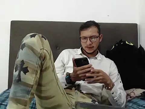 Snapshot of andy_loverxx chatting on March 10, 2026, 11:54 pm andy loverxx online show from March 10, 2026, 11:54 pm