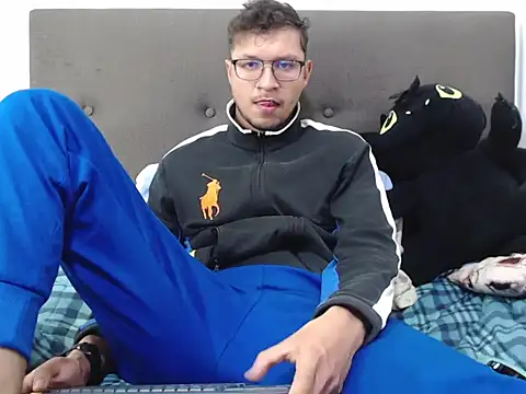 Snapshot of andy_loverxx chatting on March 25, 2026, 11:44 pm andy loverxx online show from March 25, 2026, 11:44 pm