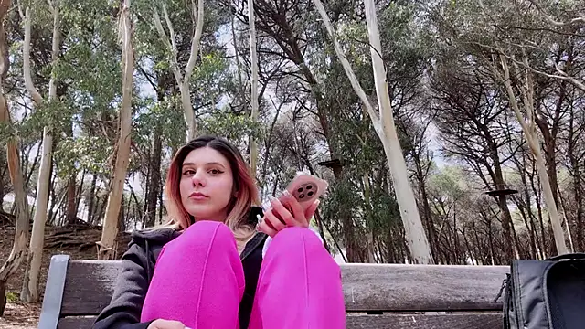 Snapshot of LeylaRosse chatting on March 20, 2025, 11:05 am LeylaRosse online show from March 20, 2025, 11:05 am