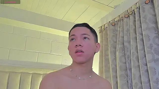 Snapshot of JulianRose_1 chatting on February 5, 2025, 11:12 am JulianRose 1 online show from February 5, 2025, 11:12 am