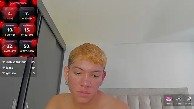 JulianRose 1 online show from November 11, 2025, 1:55 pm