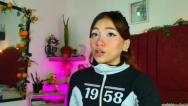 alisson zafiro  online show from March 29, 2026, 3:17 am