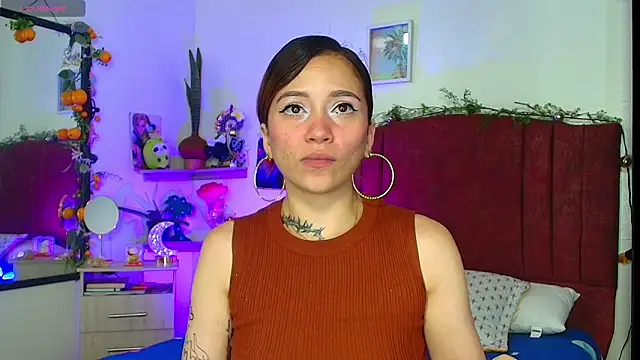 alisson zafiro  online show from April 15, 2026, 3:46 am