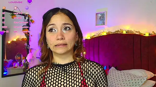 alisson zafiro  online show from April 19, 2026, 3:28 am