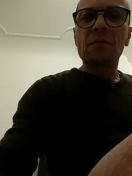 Snapshot of wedge75 chatting on October 28, 2025, 5:04 pm wedge75 online show from October 28, 2025, 5:04 pm