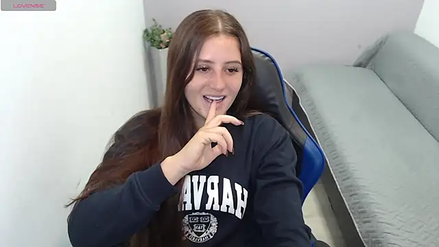 valerie diaz1 online show from September 30, 2025, 1:27 pm