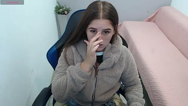 valerie diaz1 online show from December 17, 2025, 1:28 pm