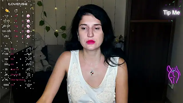 Alianna Solo Kisses online show from January 11, 2025, 2:58 pm