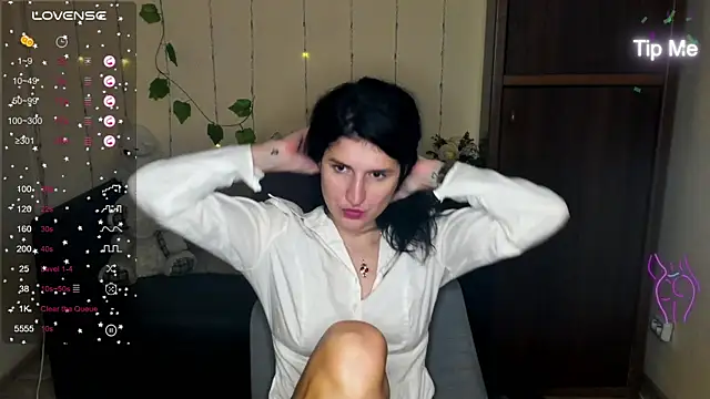 Alianna Solo Kisses online show from January 13, 2025, 3:47 pm