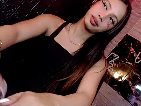 whiteladyboy online show from October 17, 2025, 2:48 am