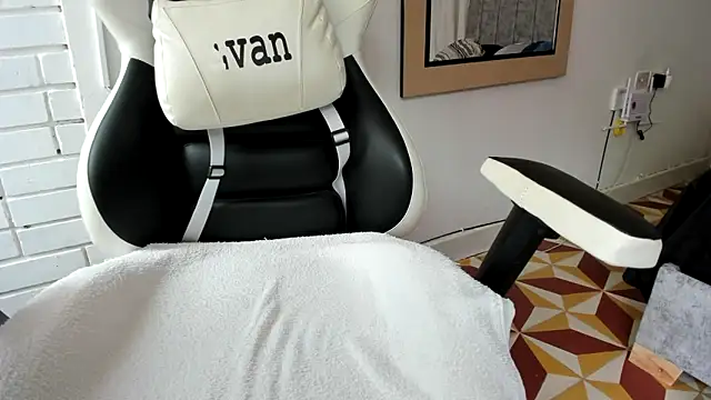 Valerioe online show from March 13, 2025, 2:01 pm