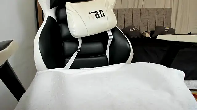 Valerioe online show from September 18, 2025, 1:46 pm