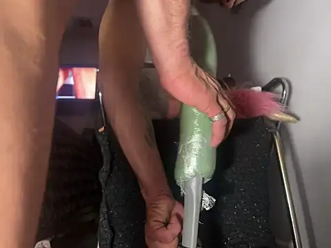 Snapshot of Amarok39 chatting on December 13, 2024, 1:01 pm Amarok39 online show from December 13, 2024, 1:01 pm