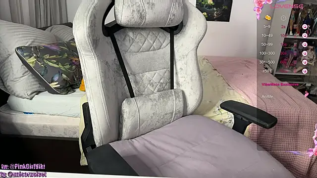 unicornsfeet online show from March 20, 2025, 4:09 pm