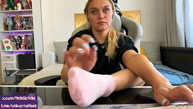 unicornsfeet online show from September 13, 2025, 9:20 am