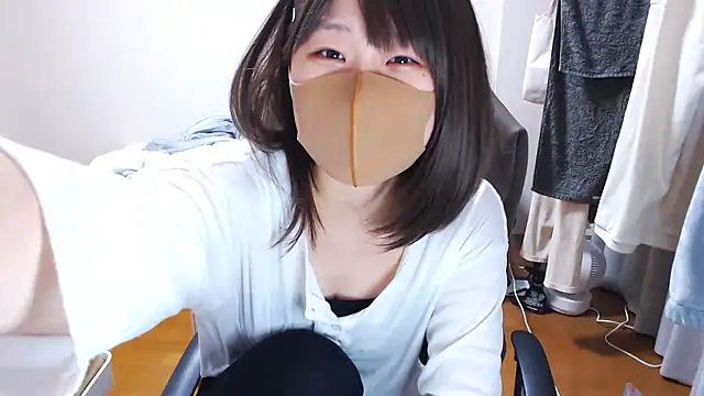 izumi  123 online show from February 26, 2026, 4:28 pm