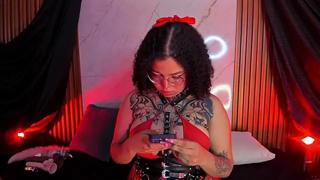 Emiilycollins online show from January 20, 2025, 8:50 pm