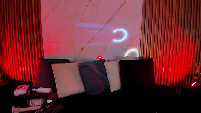 Emiilycollins online show from January 23, 2025, 9:39 pm