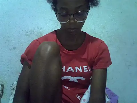 ElianeHot online show from April 15, 2026, 6:37 pm