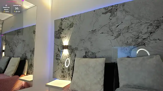 LIZ HOLMES online show from November 28, 2025, 10:40 am