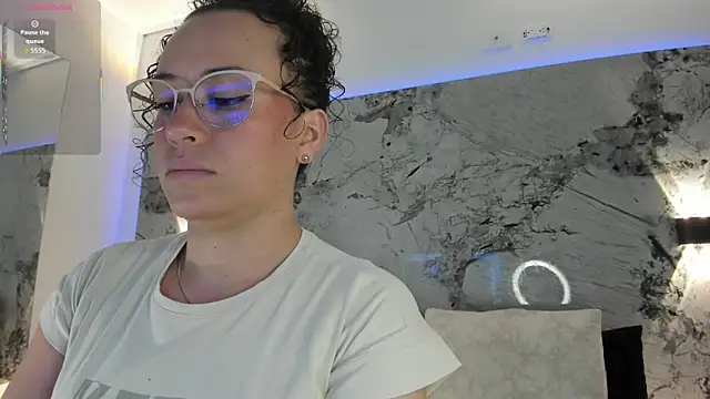 LIZ HOLMES online show from December 22, 2025, 10:45 am