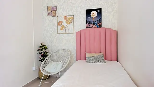 Adria ross online show from November 21, 2025, 2:05 pm