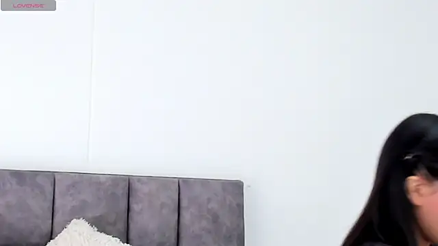 VeronicaTonu online show from February 13, 2025, 2:31 pm