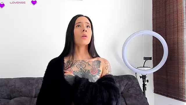 VeronicaTonu online show from September 18, 2025, 2:52 pm