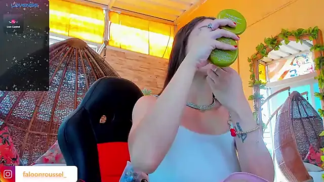 Snapshot of FaloonRoussel chatting on February 10, 2025, 6:24 pm FaloonRoussel online show from February 10, 2025, 6:24 pm