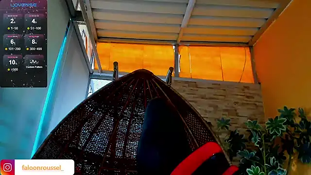 Snapshot of FaloonRoussel chatting on February 10, 2025, 9:47 pm FaloonRoussel online show from February 10, 2025, 9:47 pm