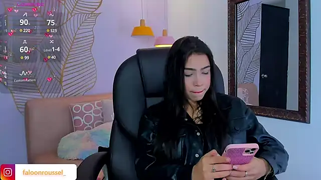 Snapshot of FaloonRoussel chatting on February 17, 2025, 6:15 pm FaloonRoussel online show from February 17, 2025, 6:15 pm