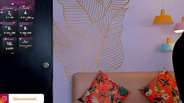 Snapshot of FaloonRoussel chatting on February 22, 2025, 6:19 pm FaloonRoussel online show from February 22, 2025, 6:19 pm