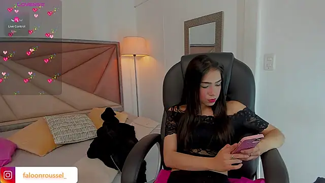 Snapshot of FaloonRoussel chatting on February 27, 2025, 6:31 pm FaloonRoussel online show from February 27, 2025, 6:31 pm