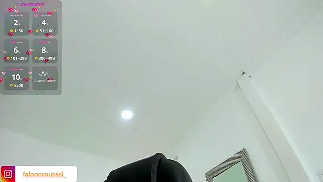 Snapshot of FaloonRoussel chatting on March 4, 2025, 12:39 am FaloonRoussel online show from March 4, 2025, 12:39 am