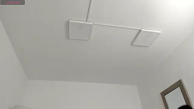 Snapshot of FaloonRoussel chatting on October 4, 2025, 10:52 pm FaloonRoussel online show from October 4, 2025, 10:52 pm