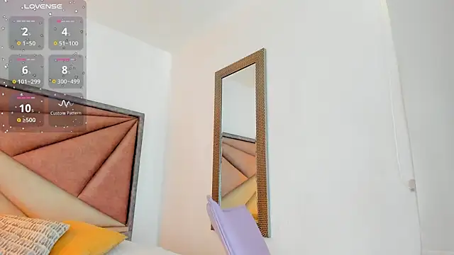 Snapshot of FaloonRoussel chatting on October 16, 2025, 6:09 pm FaloonRoussel online show from October 16, 2025, 6:09 pm