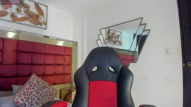 Snapshot of FaloonRoussel chatting on November 15, 2025, 7:10 pm FaloonRoussel online show from November 15, 2025, 7:10 pm