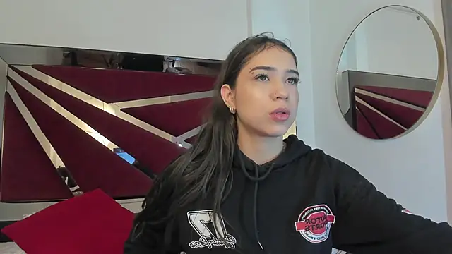 Snapshot of FaloonRoussel chatting on November 21, 2025, 6:06 pm FaloonRoussel online show from November 21, 2025, 6:06 pm