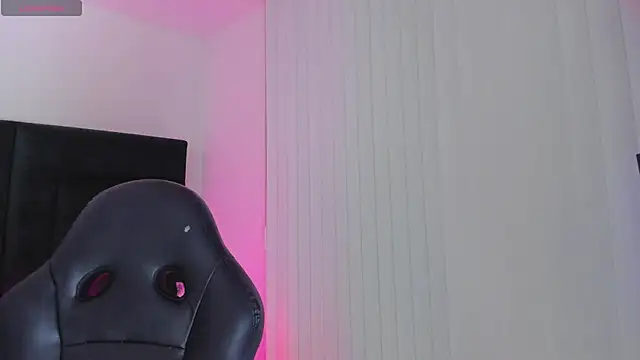 Snapshot of FaloonRoussel chatting on November 23, 2025, 12:10 am FaloonRoussel online show from November 23, 2025, 12:10 am